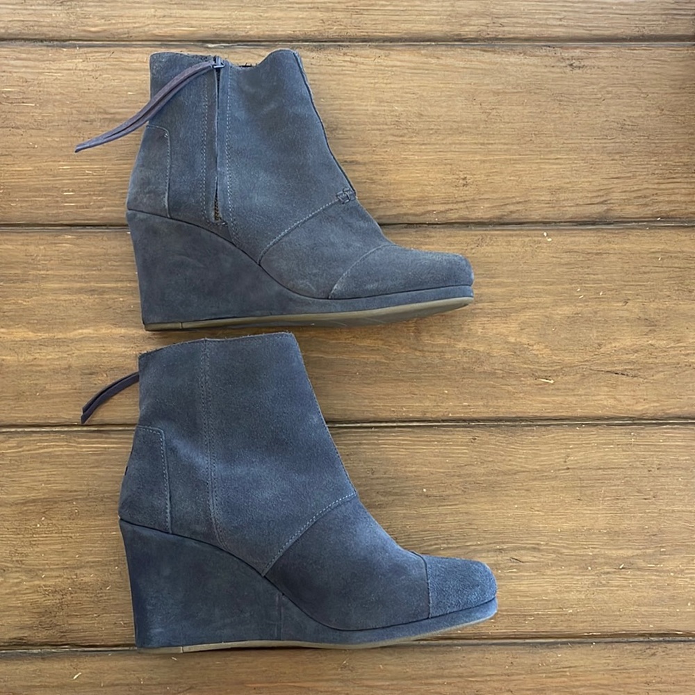 Tom’s gray booties